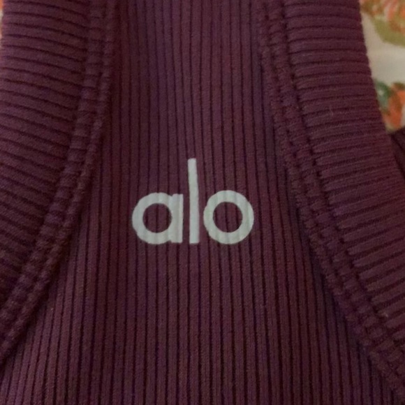 Alo Yoga Leggings and Tank - Picture 4 of 9